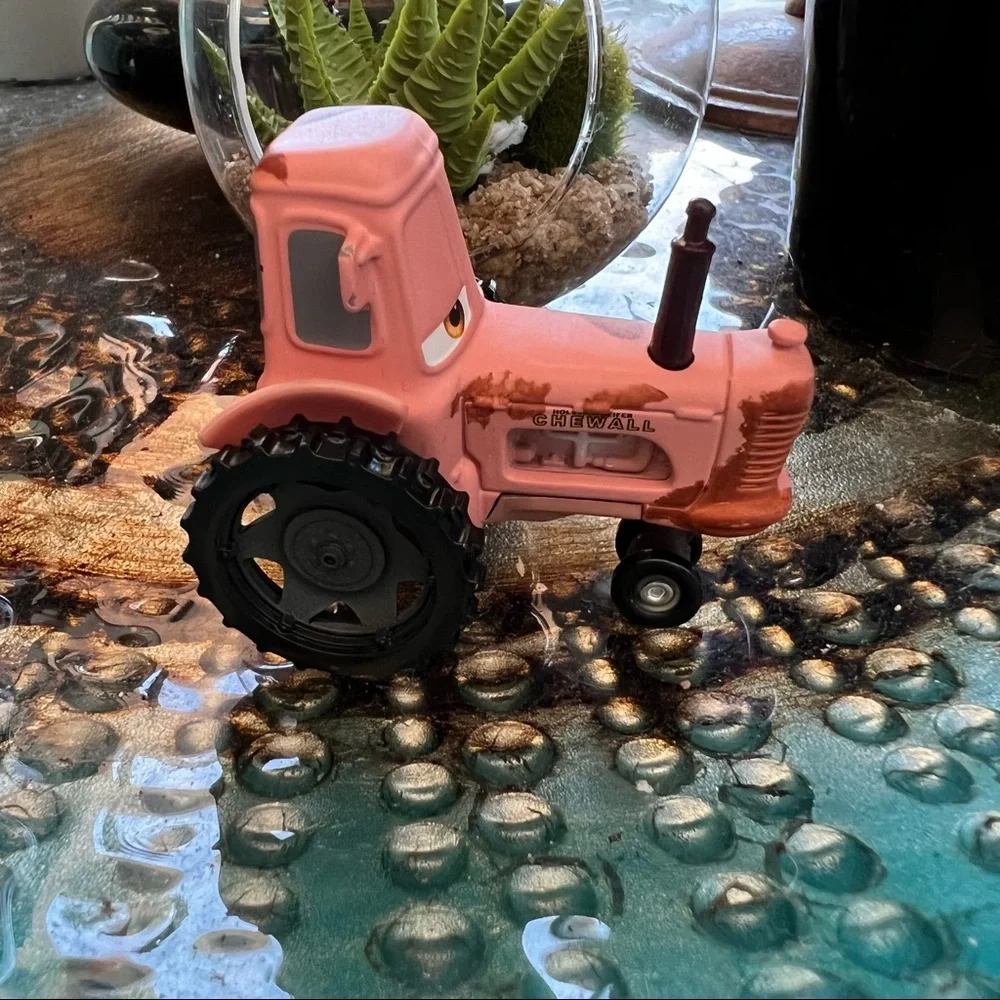 Cars Die Cast Metal 1:55 Chewall Holstein Heifer Mud Tractor